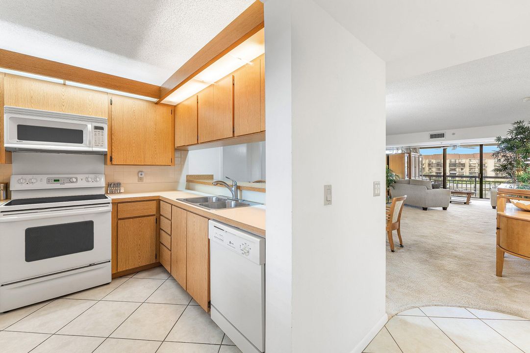 待售: $485,000 (2 贝兹, 2 浴室, 1385 平方英尺)