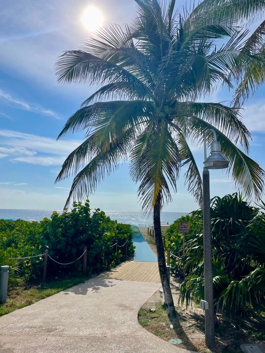 For Rent: $4,995 (2 beds, 2 baths, 1250 Square Feet)