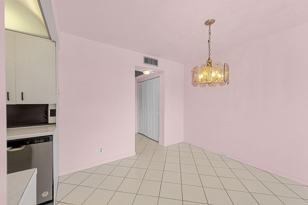 На продажу: $99,000 (1 спален, 1 ванн, 700 Квадратных фут)