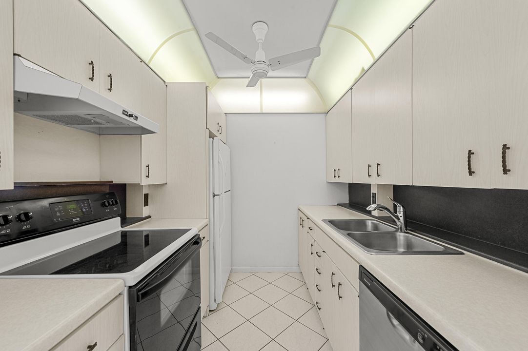 На продажу: $99,000 (1 спален, 1 ванн, 700 Квадратных фут)