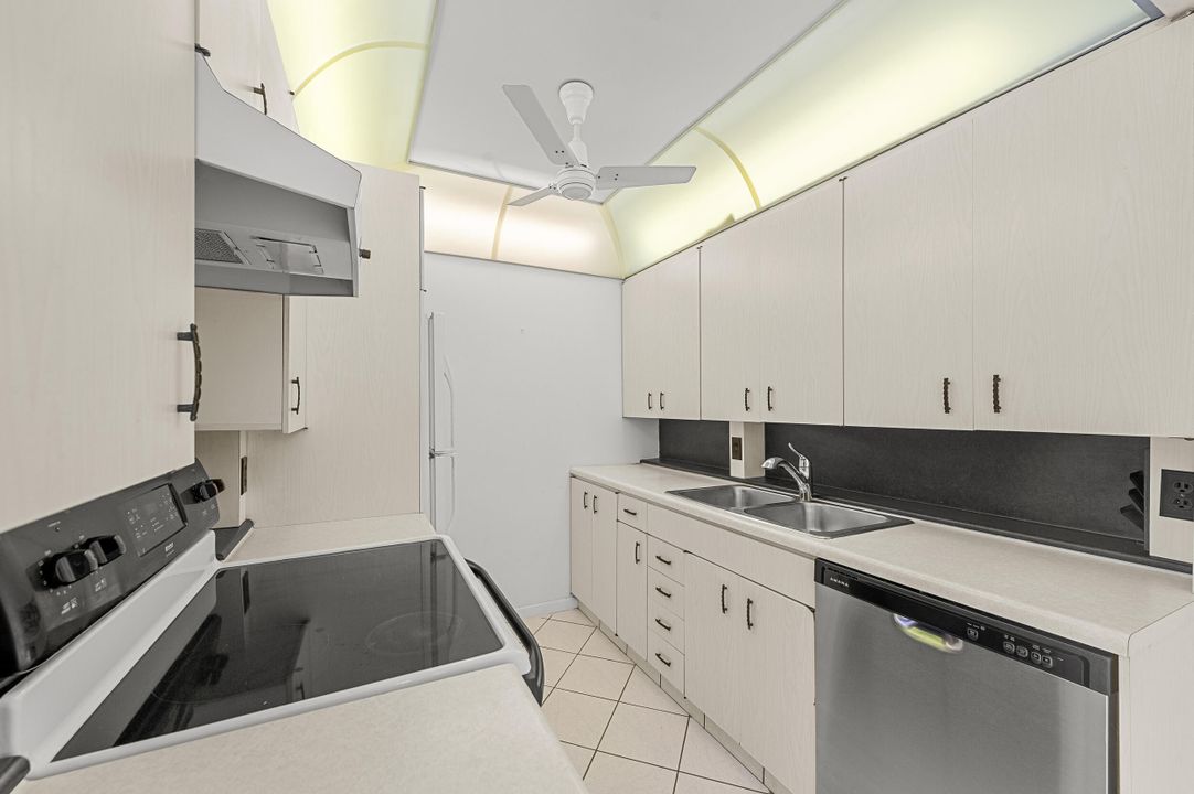 На продажу: $99,000 (1 спален, 1 ванн, 700 Квадратных фут)