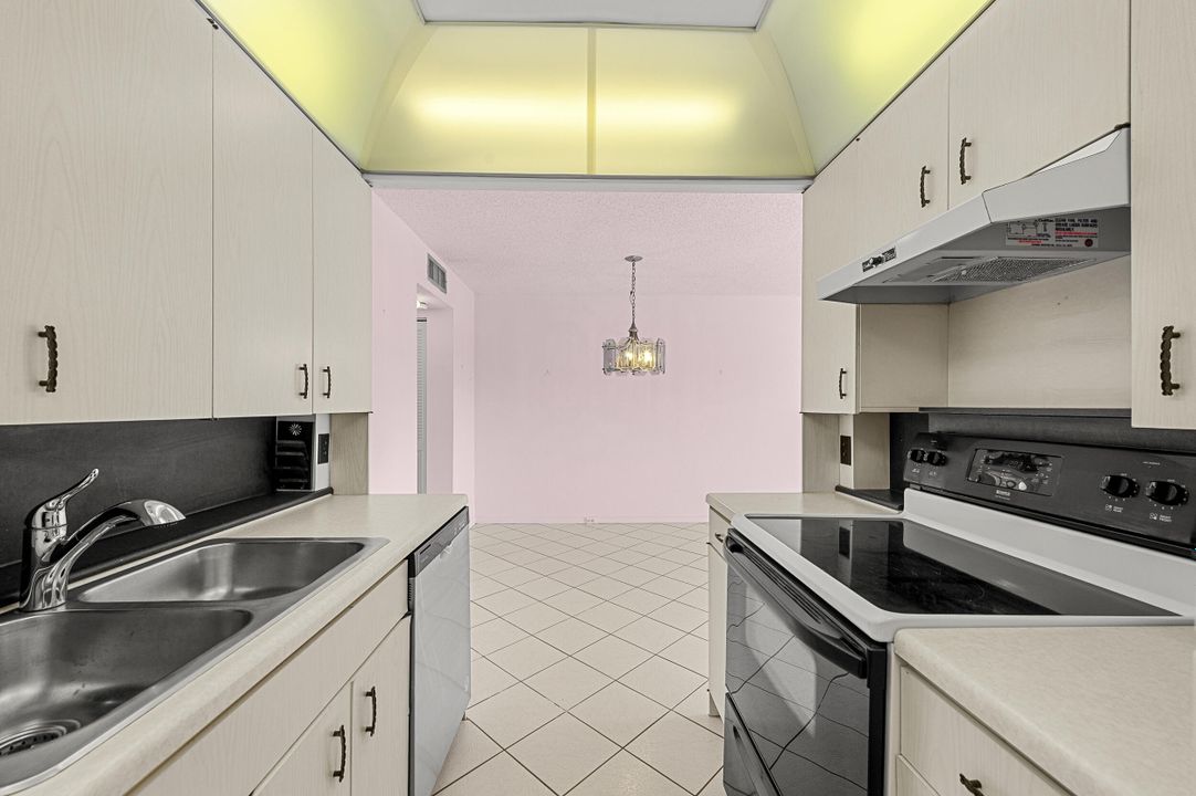 На продажу: $99,000 (1 спален, 1 ванн, 700 Квадратных фут)