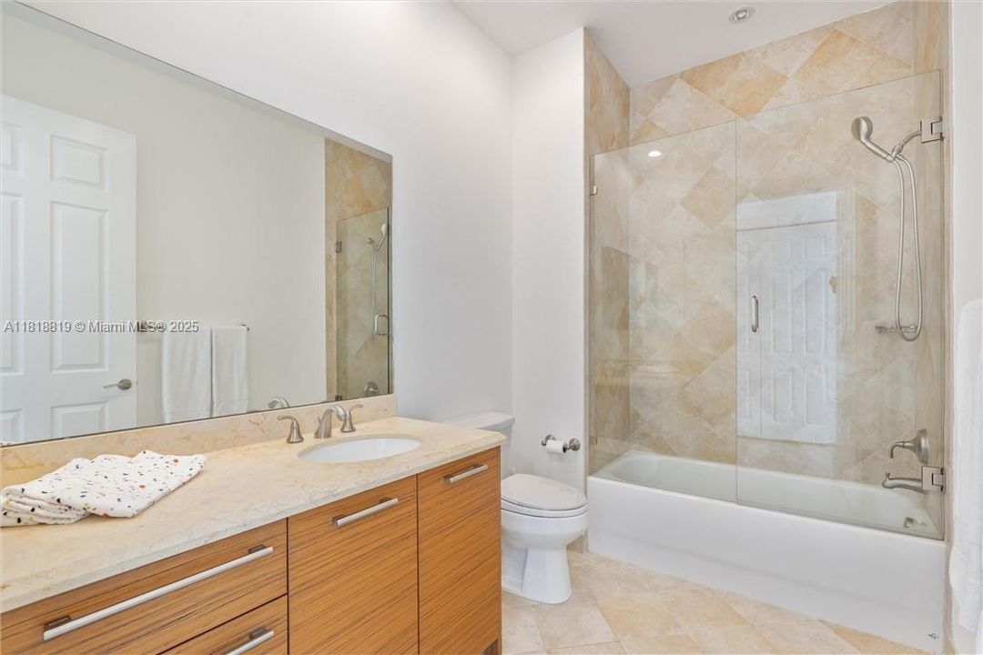 For Sale: $1,850,000 (2 beds, 2 baths, 1486 Square Feet)