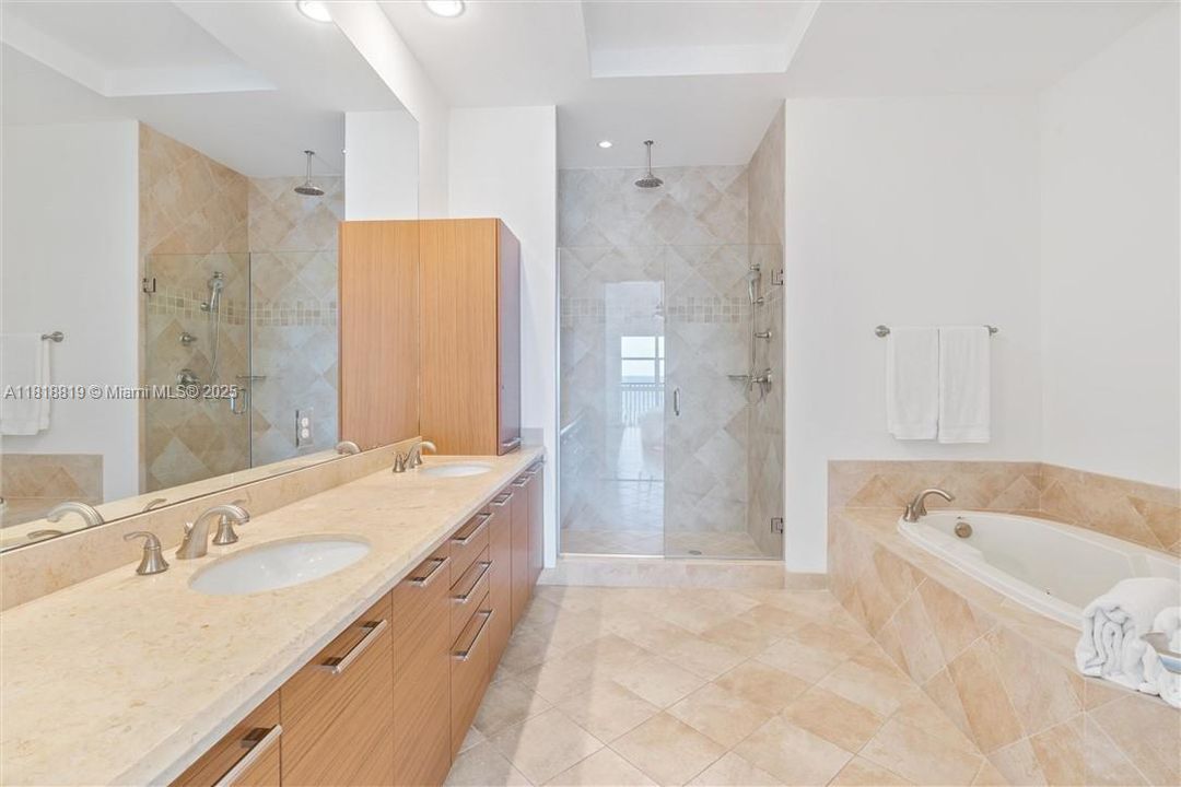 For Sale: $1,850,000 (2 beds, 2 baths, 1486 Square Feet)