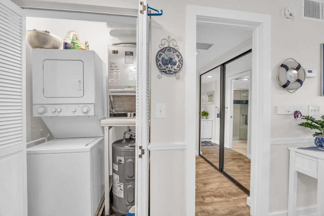 For Sale: $199,900 (1 beds, 1 baths, 678 Square Feet)