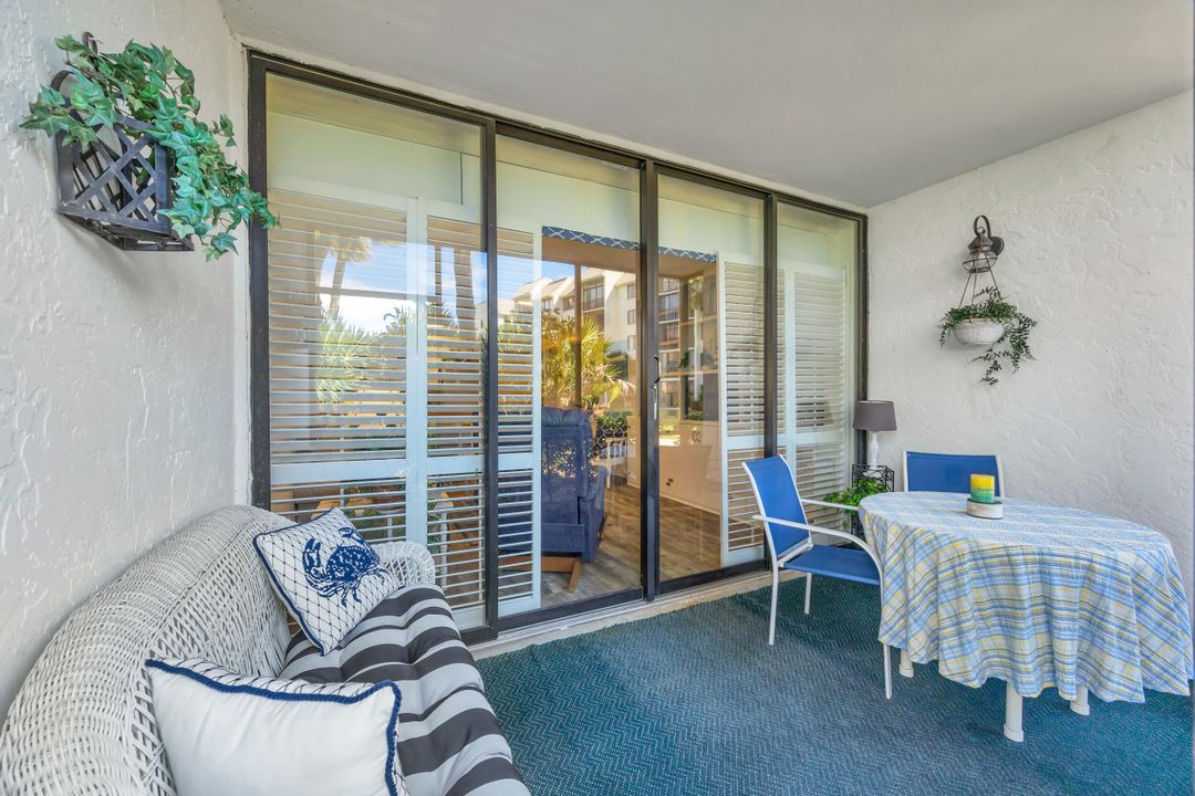 For Sale: $199,900 (1 beds, 1 baths, 678 Square Feet)