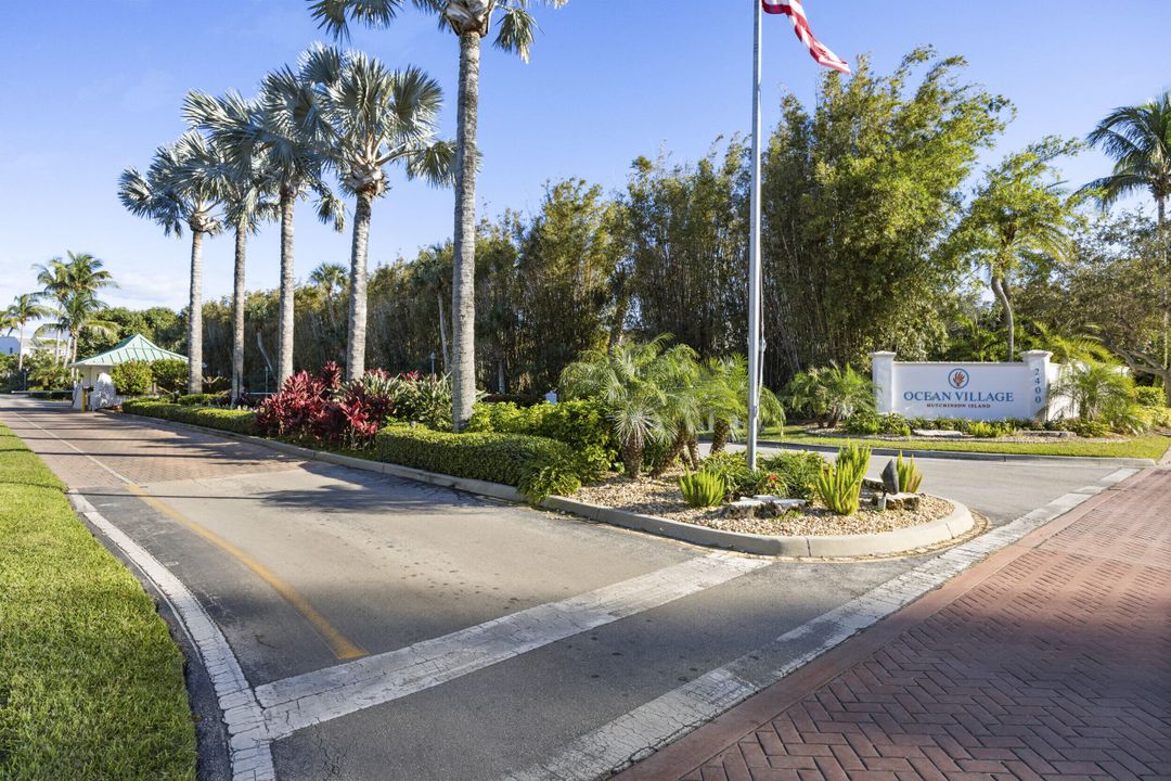 For Sale: $199,900 (1 beds, 1 baths, 678 Square Feet)