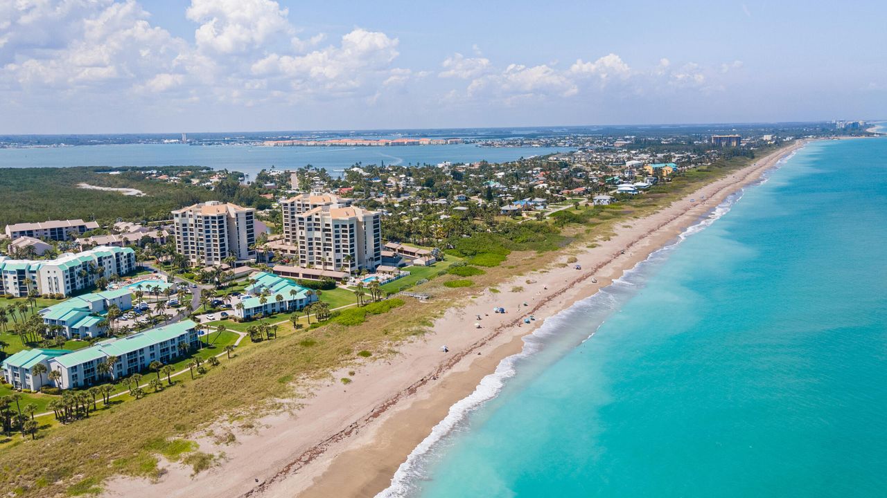 For Sale: $199,900 (1 beds, 1 baths, 678 Square Feet)