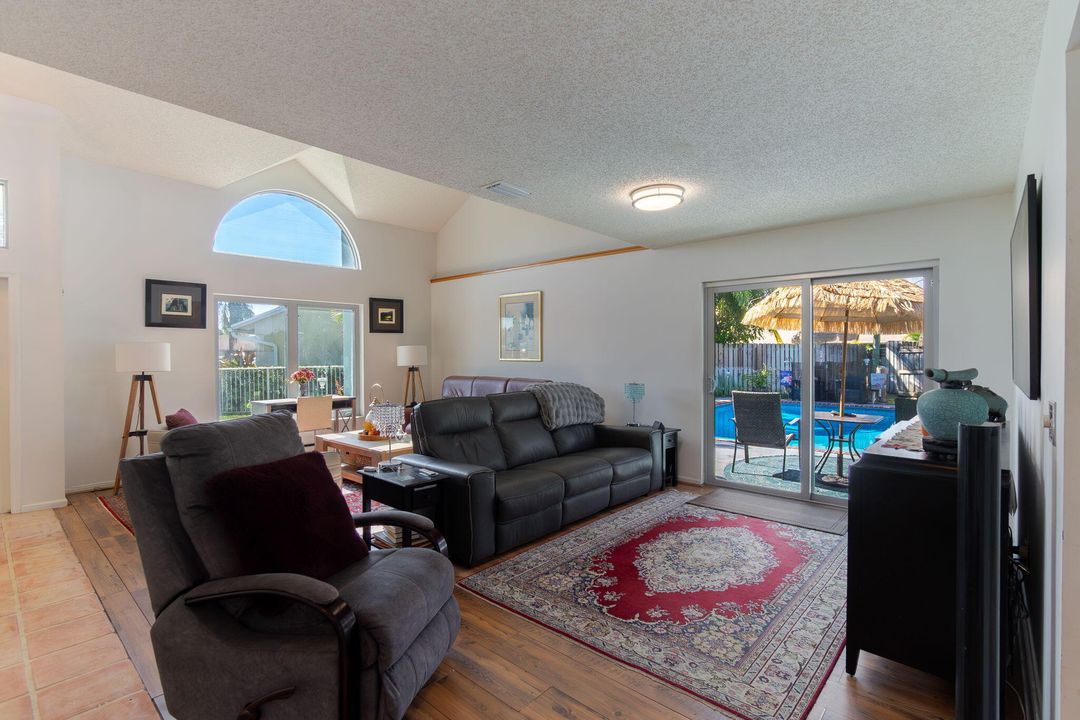 На продажу: $685,500 (4 спален, 2 ванн, 2180 Квадратных фут)