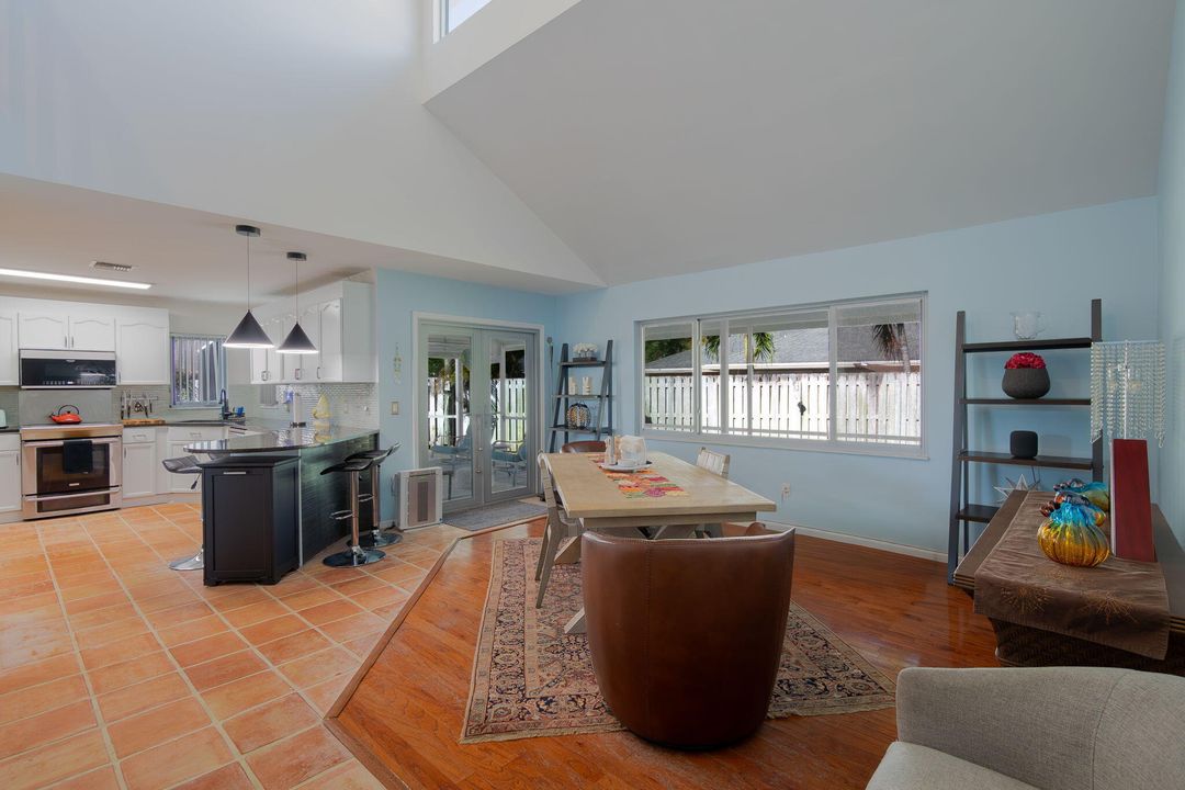 На продажу: $685,500 (4 спален, 2 ванн, 2180 Квадратных фут)