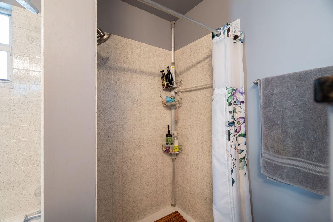 На продажу: $685,500 (4 спален, 2 ванн, 2180 Квадратных фут)