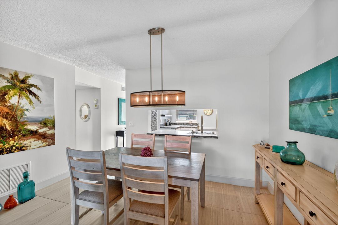 For Sale: $214,999 (2 beds, 2 baths, 1080 Square Feet)