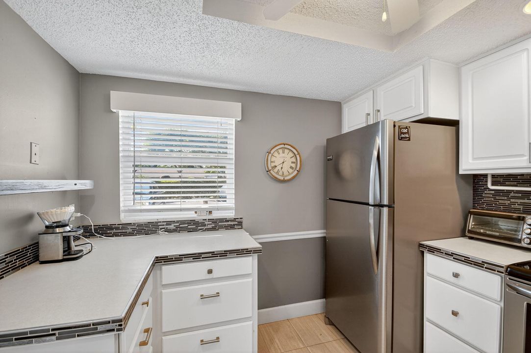 For Sale: $214,999 (2 beds, 2 baths, 1080 Square Feet)