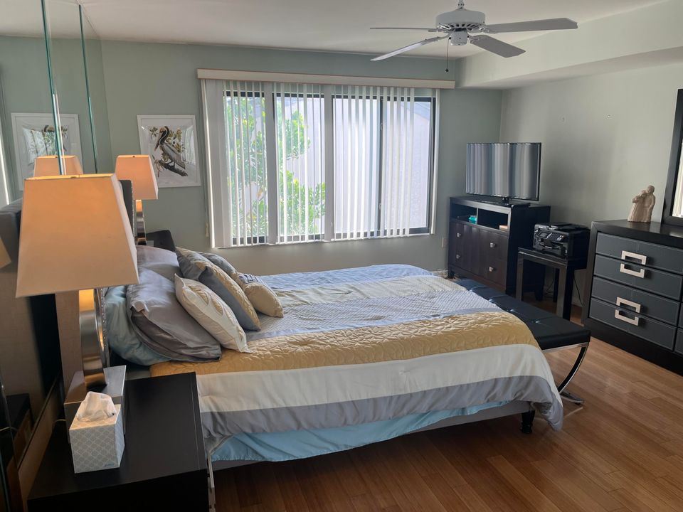 For Rent: $5,000 (2 beds, 2 baths, 1375 Square Feet)