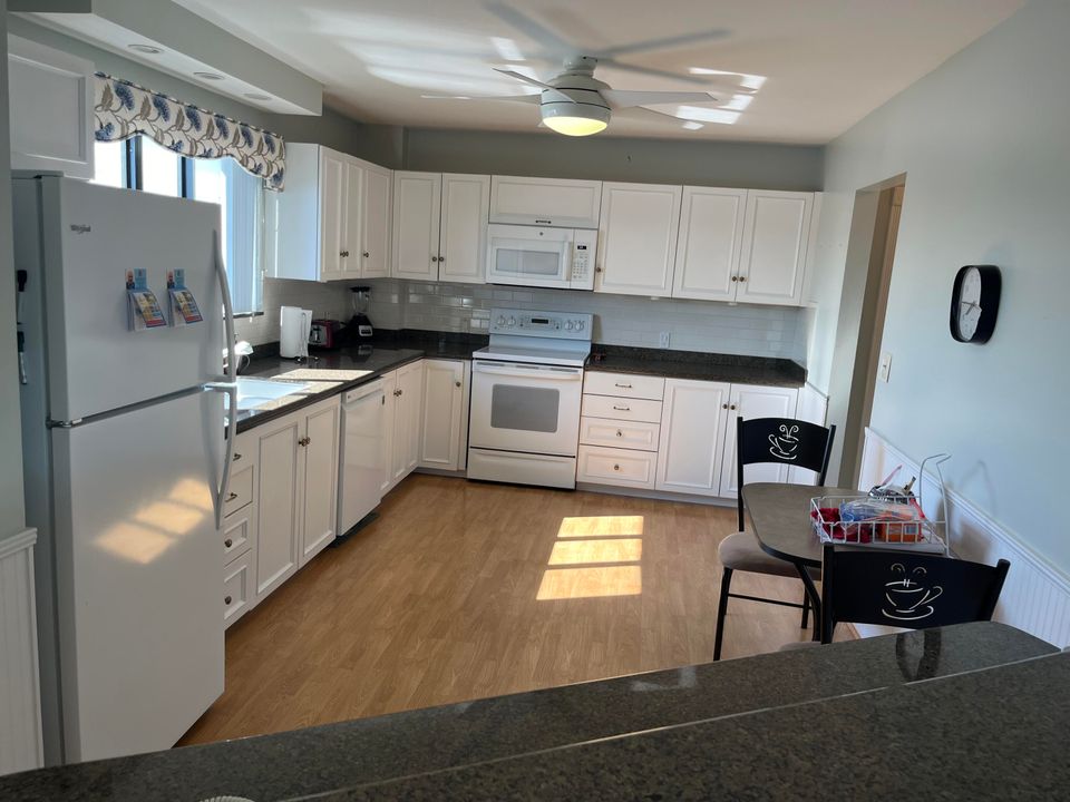 For Rent: $5,000 (2 beds, 2 baths, 1375 Square Feet)