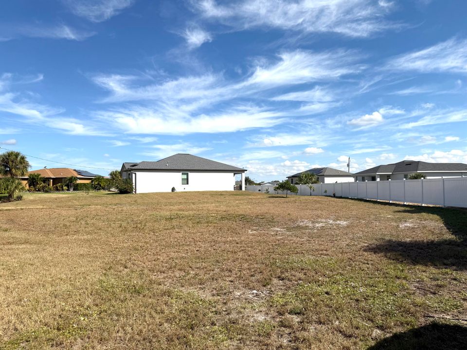 For Sale: $450,000 (3 beds, 2 baths, 1524 Square Feet)