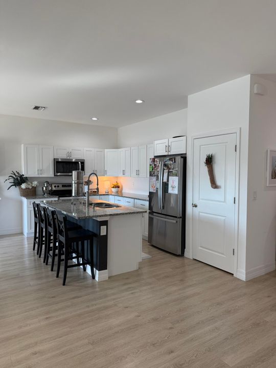 For Sale: $450,000 (3 beds, 2 baths, 1524 Square Feet)