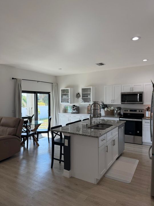 For Sale: $450,000 (3 beds, 2 baths, 1524 Square Feet)