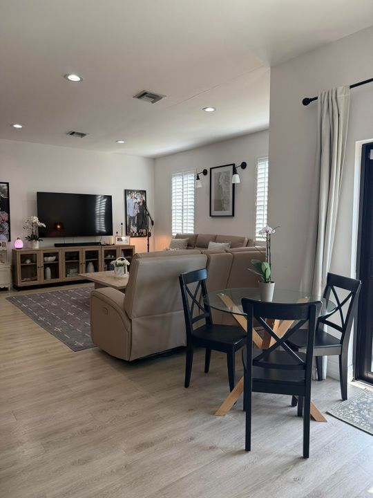 For Sale: $450,000 (3 beds, 2 baths, 1524 Square Feet)