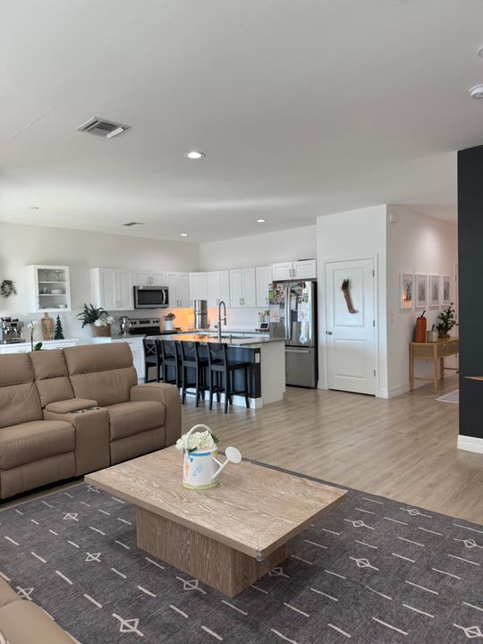 For Sale: $450,000 (3 beds, 2 baths, 1524 Square Feet)