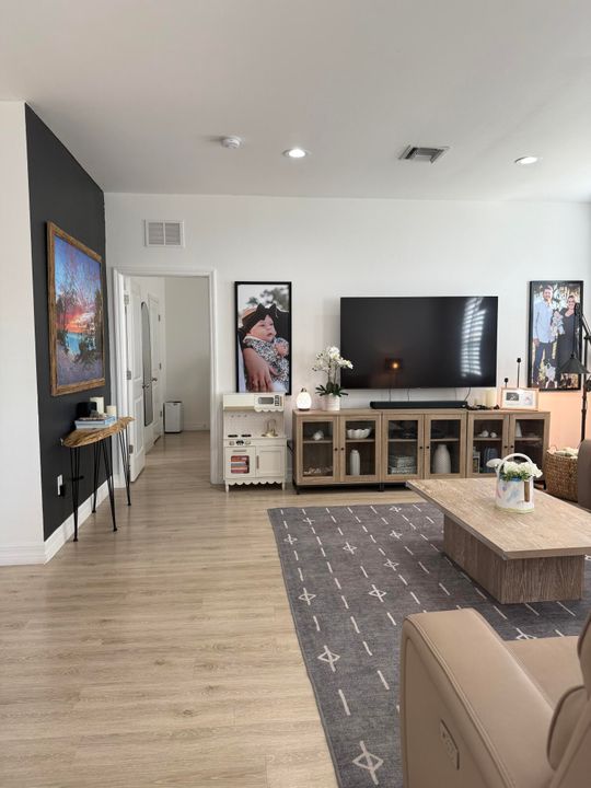 For Sale: $450,000 (3 beds, 2 baths, 1524 Square Feet)