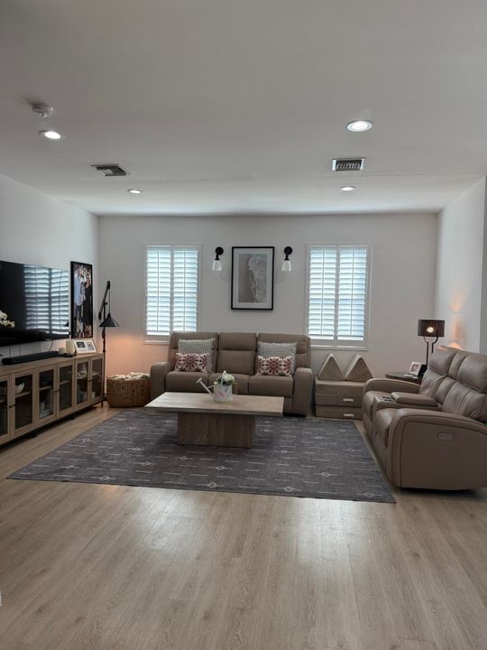 For Sale: $450,000 (3 beds, 2 baths, 1524 Square Feet)