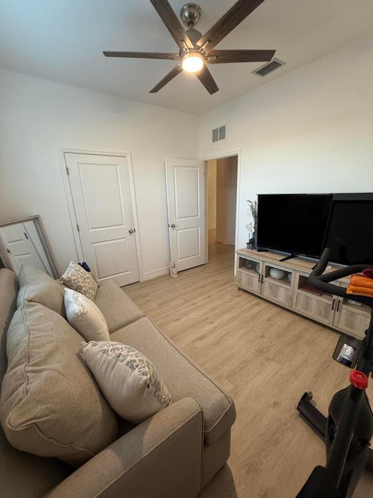 For Sale: $450,000 (3 beds, 2 baths, 1524 Square Feet)