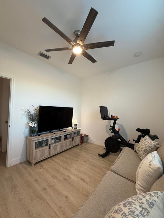 For Sale: $450,000 (3 beds, 2 baths, 1524 Square Feet)