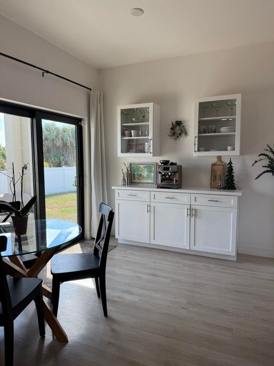 For Sale: $450,000 (3 beds, 2 baths, 1524 Square Feet)