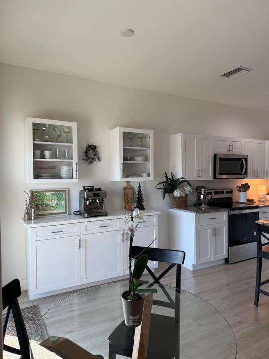 For Sale: $450,000 (3 beds, 2 baths, 1524 Square Feet)