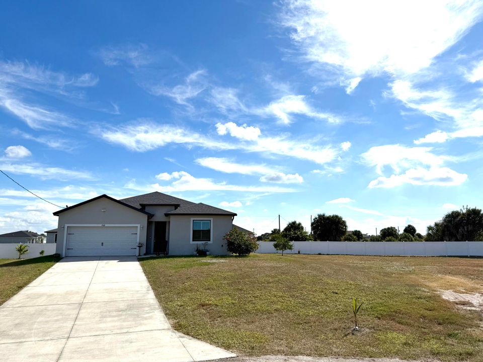 For Sale: $450,000 (3 beds, 2 baths, 1524 Square Feet)