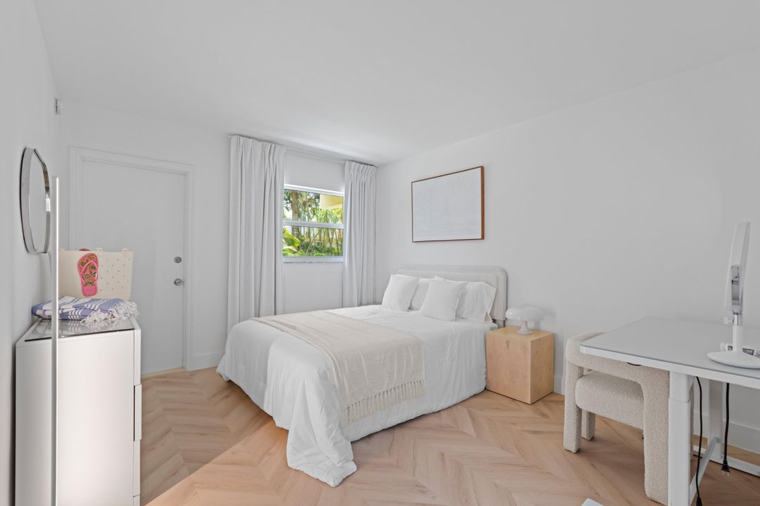 For Rent: $4,500 (2 beds, 1 baths, 910 Square Feet)