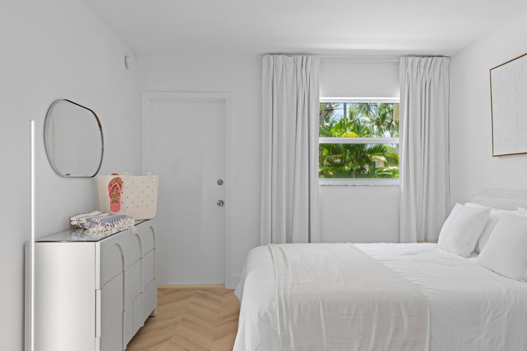 For Rent: $4,500 (2 beds, 1 baths, 910 Square Feet)