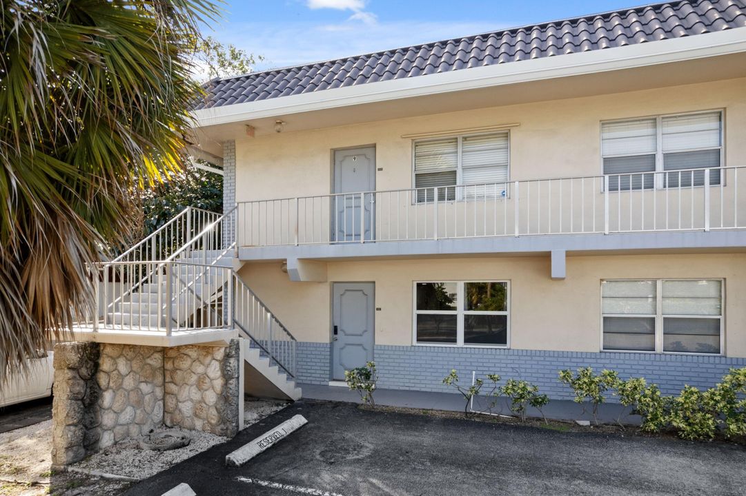 For Rent: $4,500 (2 beds, 1 baths, 910 Square Feet)