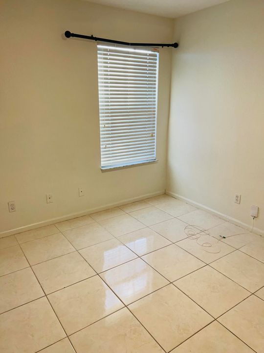 В аренду: $3,500 (3 спален, 2 ванн, 1784 Квадратных фут)