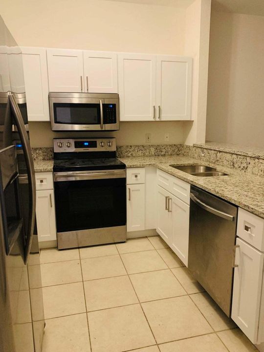 В аренду: $3,500 (3 спален, 2 ванн, 1784 Квадратных фут)