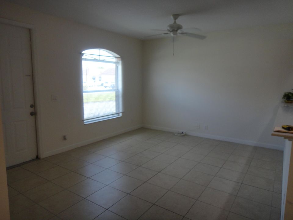 For Rent: $2,300 (3 beds, 2 baths, 1060 Square Feet)