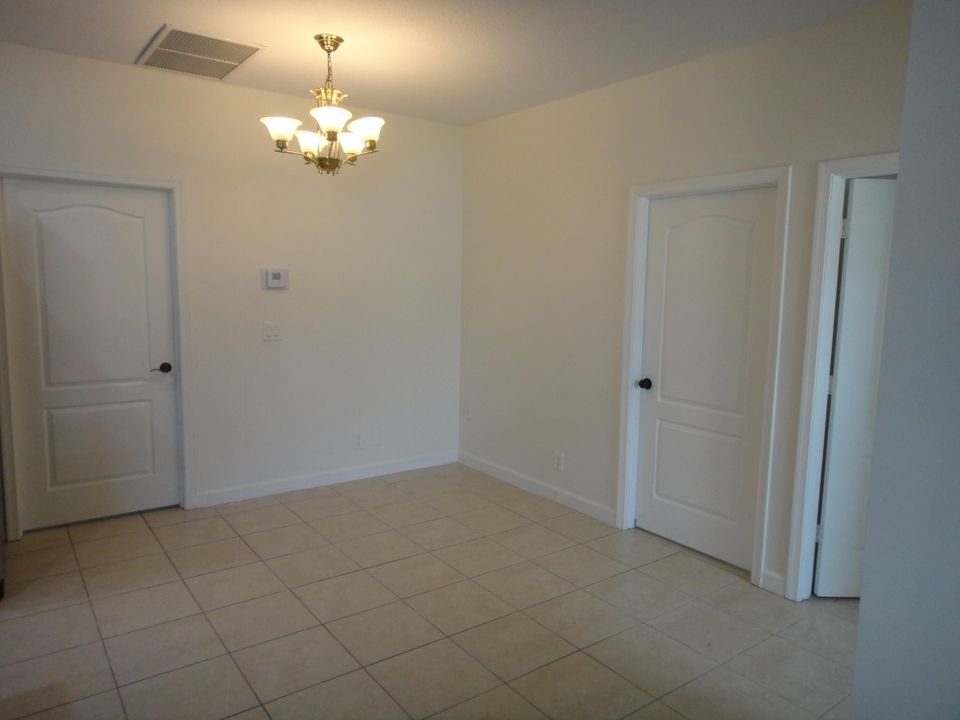 For Rent: $2,300 (3 beds, 2 baths, 1060 Square Feet)
