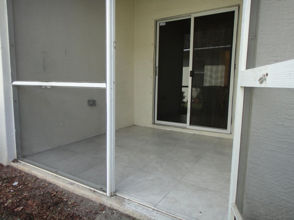 For Rent: $2,300 (3 beds, 2 baths, 1060 Square Feet)