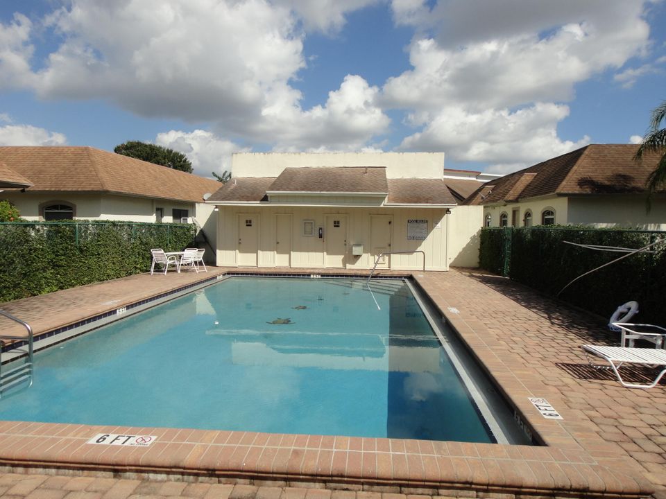 For Rent: $2,300 (3 beds, 2 baths, 1060 Square Feet)