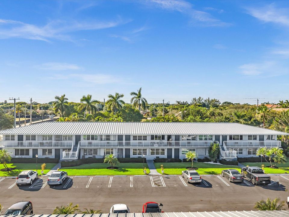 Active With Contract: $185,000 (2 beds, 1 baths, 798 Square Feet)