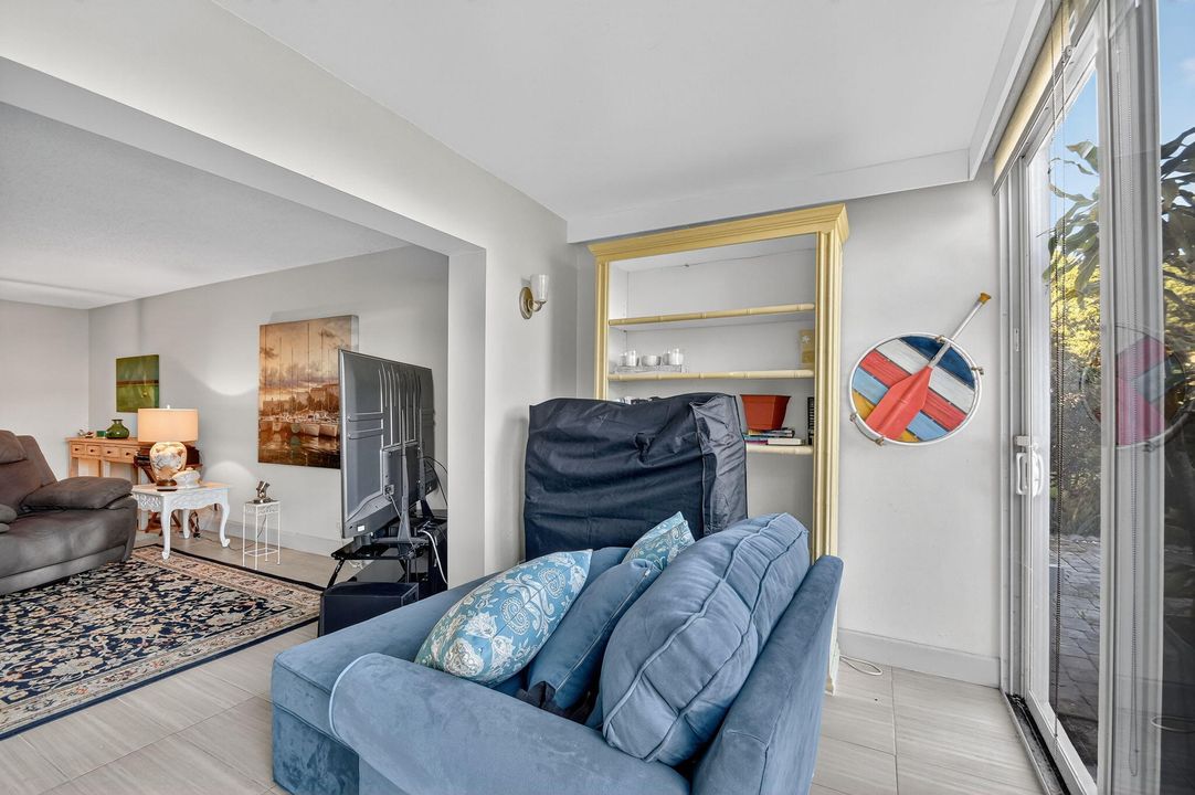 For Sale: $214,999 (2 beds, 2 baths, 1080 Square Feet)