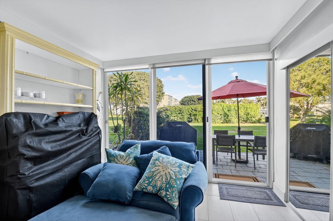 For Sale: $214,999 (2 beds, 2 baths, 1080 Square Feet)