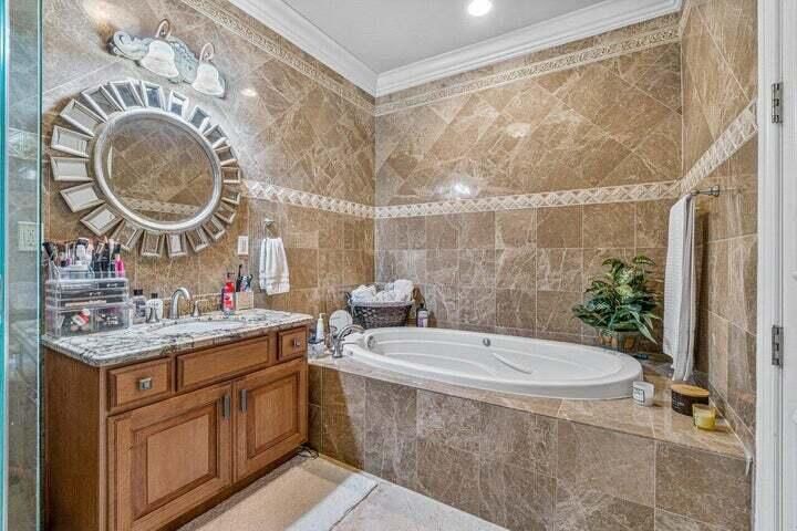 En Renta: $5,500 (4 camas, 3 baños, 3008 Pies cuadrados)