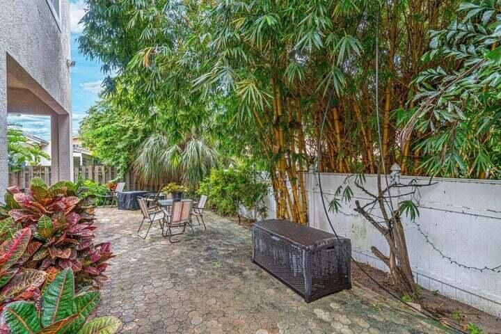 En Renta: $5,500 (4 camas, 3 baños, 3008 Pies cuadrados)