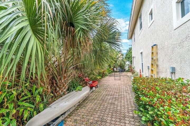 En Renta: $5,500 (4 camas, 3 baños, 3008 Pies cuadrados)