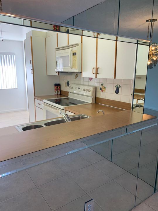 For Sale: $169,000 (2 beds, 2 baths, 1228 Square Feet)