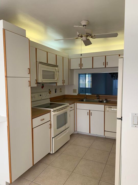 For Sale: $169,000 (2 beds, 2 baths, 1228 Square Feet)
