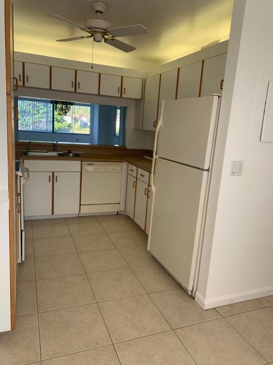 For Sale: $169,000 (2 beds, 2 baths, 1228 Square Feet)