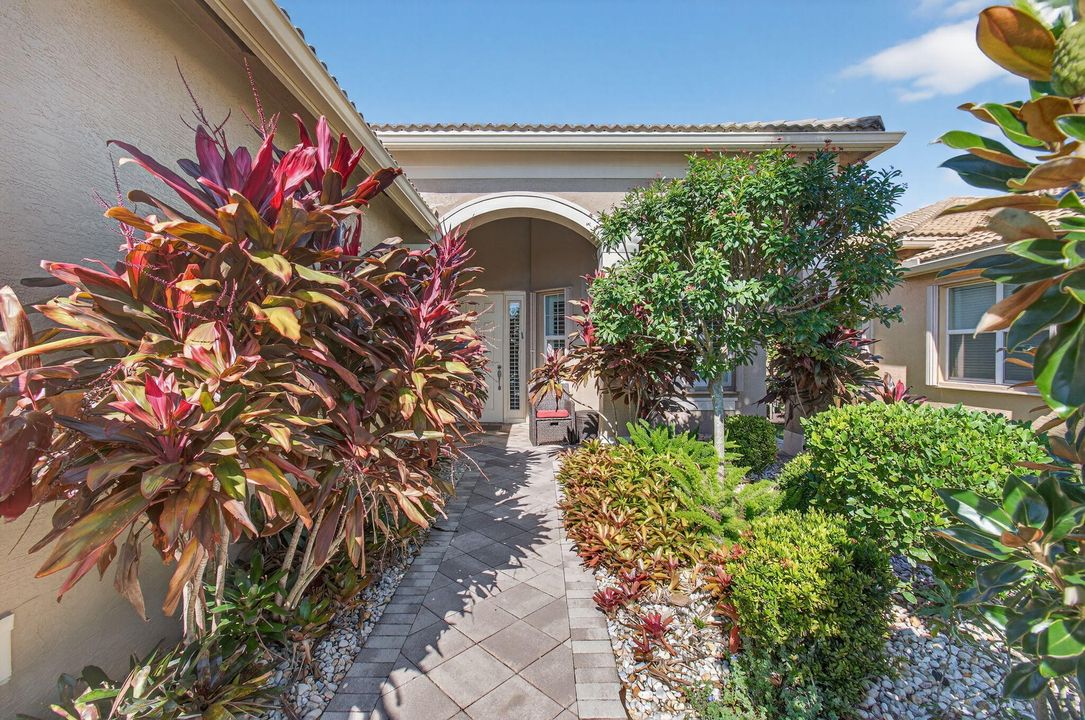 For Sale: $710,000 (3 beds, 2 baths, 2019 Square Feet)